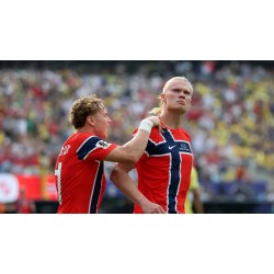Erling Haaland gör ytterligare två mål mot Brasilien Erling Haaland gör ytterligare två mål mot Brasilien